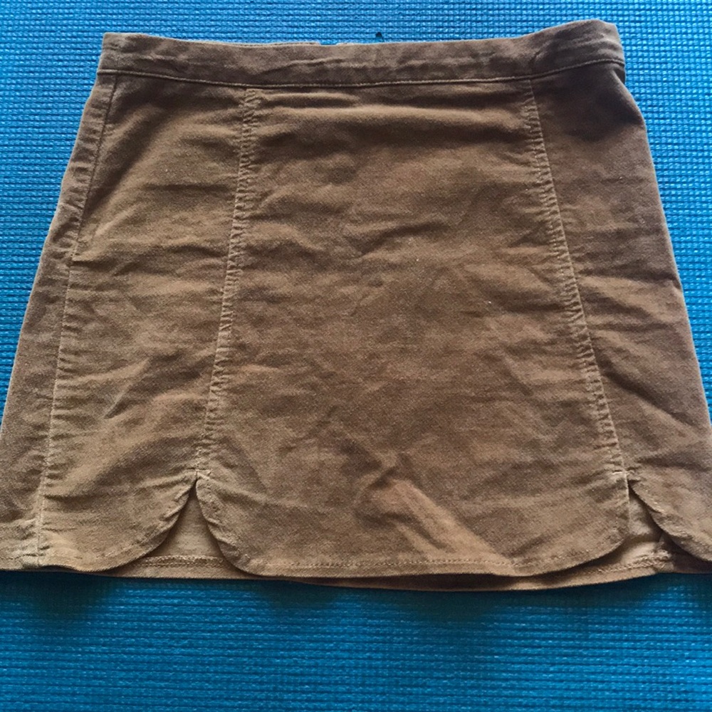Cute brown small zip up skirt